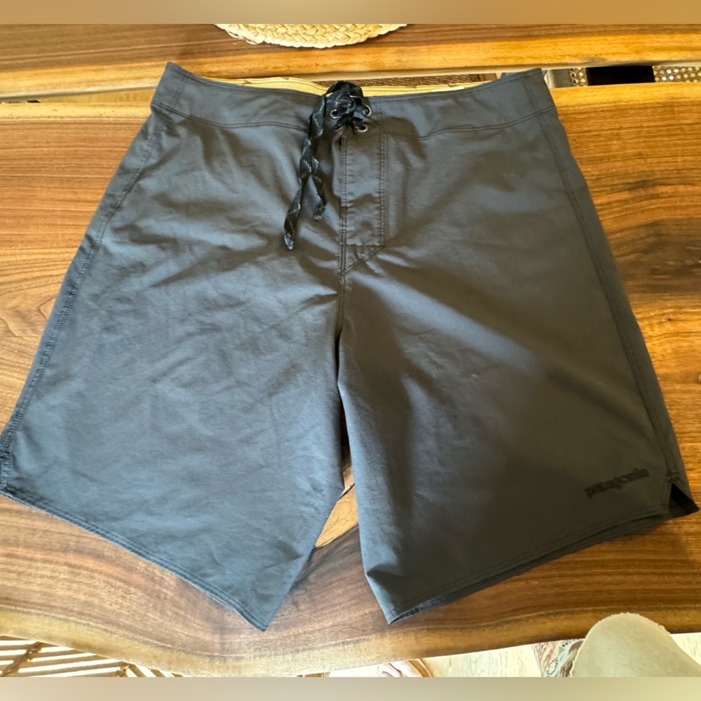 Patagonia men’s board shorts in perfect condition!